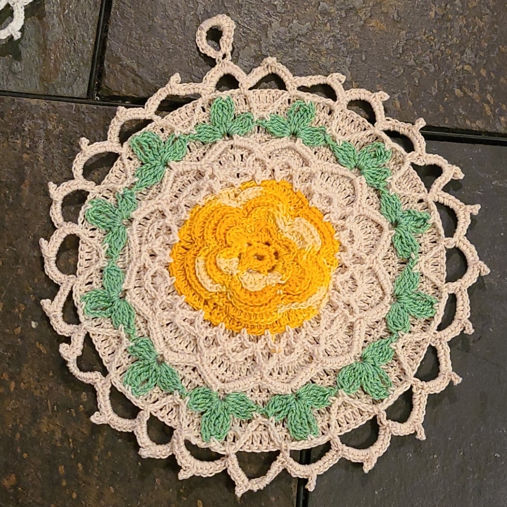 NWOT set of 4 crochet doilies flower double-sided - Picture 4 of 7